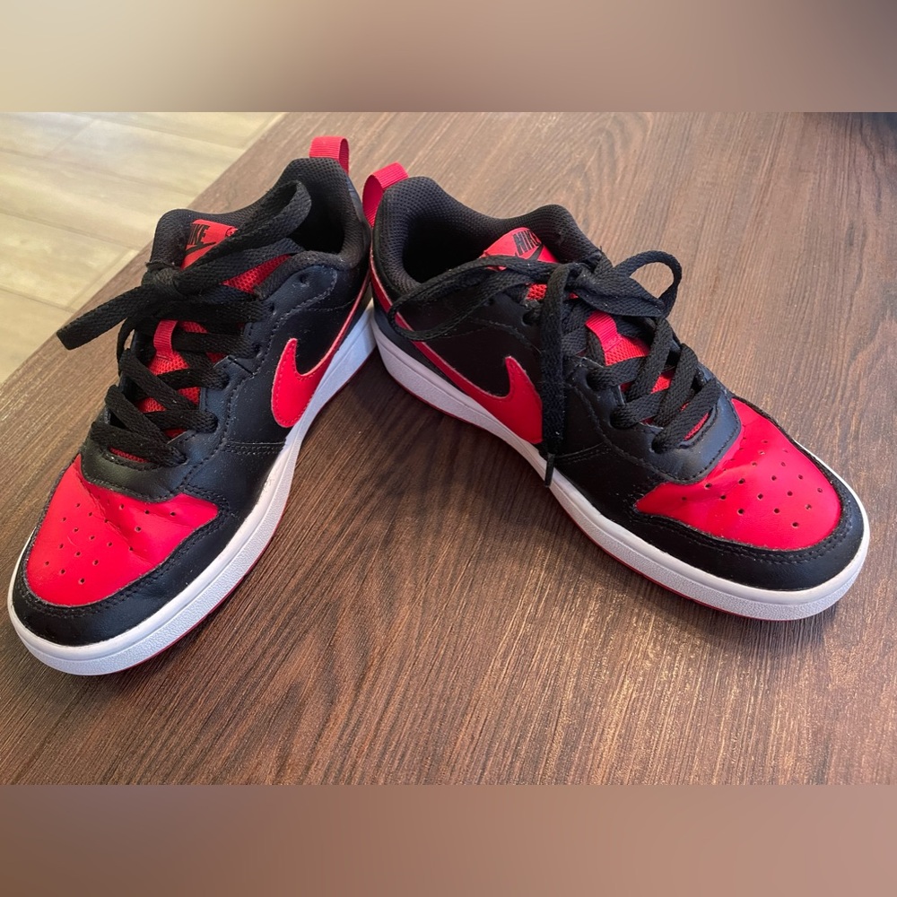 Nike Court Borough. Boys size 4.5